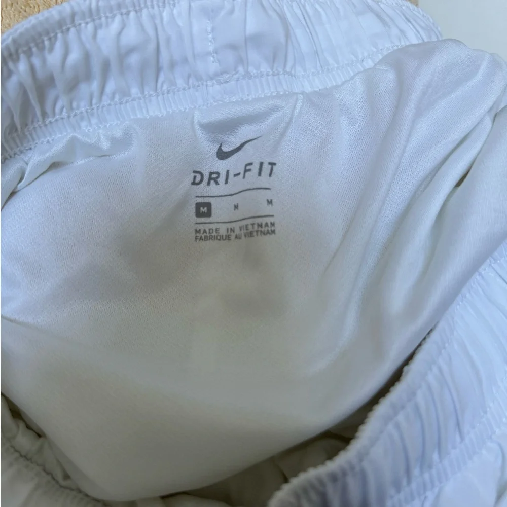 Nike dri fit shorts - Picture 2 of 5